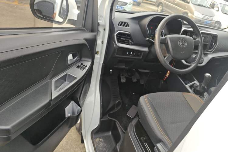 Used CHANGAN KAICHENG Ruixing M60 2023 1.5L GDI Comfort-Class Passenger Vehicle 6/7 Seats Driver Seat