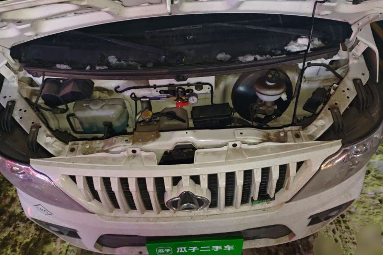 Used CHANGAN KAICHENG Ruixing M60 2023 1.6L CNG Comfort-Grade 6-Seater Passenger Vehicle Engine Bay