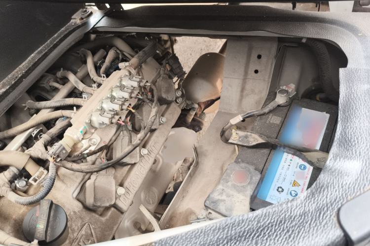 Used CHANGAN KAICHENG Ruixing M60 2023 1.6L CNG Comfort-Grade 6-Seater Passenger Vehicle Engine Bay