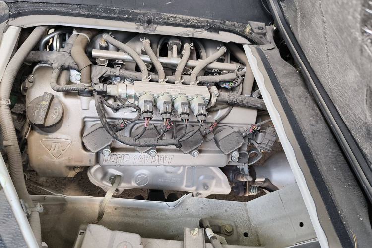 Used CHANGAN KAICHENG Ruixing M60 2023 1.6L CNG Comfort-Grade 6-Seater Passenger Vehicle Engine Bay Left