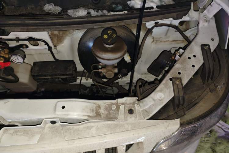 Used CHANGAN KAICHENG Ruixing M60 2023 1.6L CNG Comfort-Grade 6-Seater Passenger Vehicle Engine Bay Left