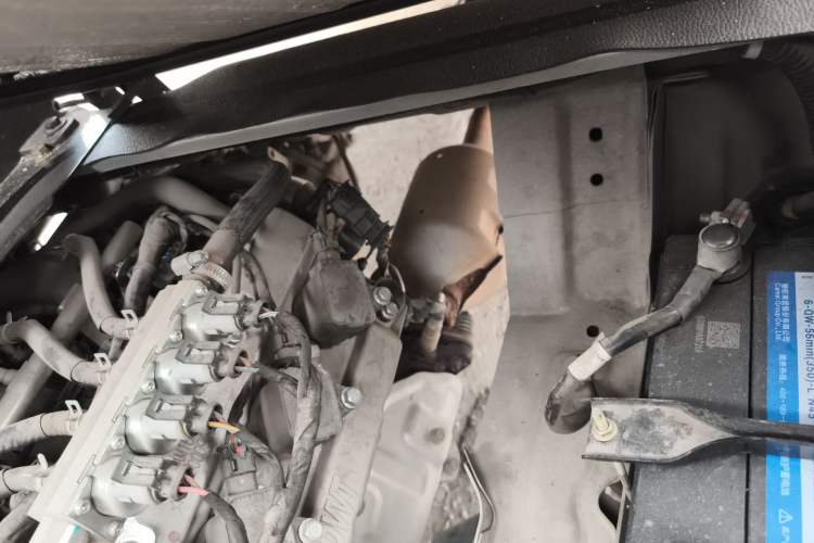 Used CHANGAN KAICHENG Ruixing M60 2023 1.6L CNG Comfort-Grade 6-Seater Passenger Vehicle Engine Bay Left