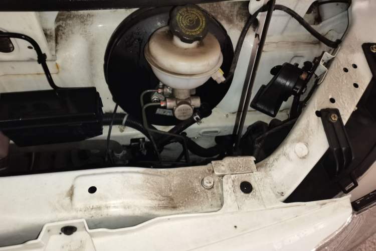 Used CHANGAN KAICHENG Ruixing M60 2023 1.6L CNG Comfort-Grade 6-Seater Passenger Vehicle Engine Bay Left