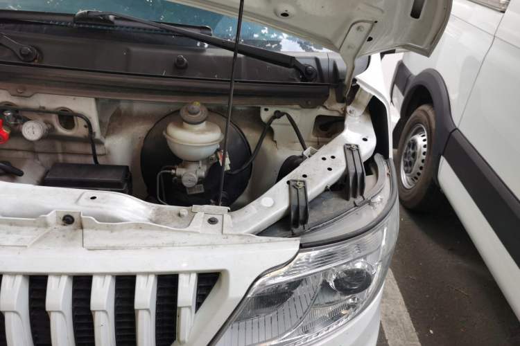 Used CHANGAN KAICHENG Ruixing M60 2023 1.6L CNG Comfort-Grade 6-Seater Passenger Vehicle Engine Bay Left