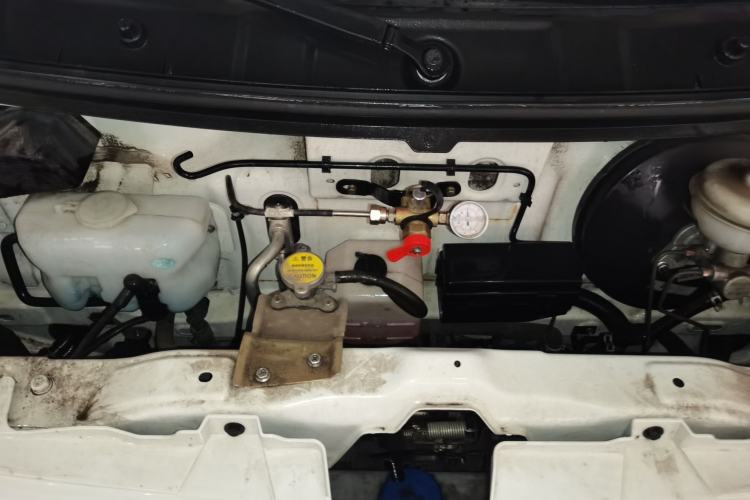 Used CHANGAN KAICHENG Ruixing M60 2023 1.6L CNG Comfort-Grade 6-Seater Passenger Vehicle Engine Bay
