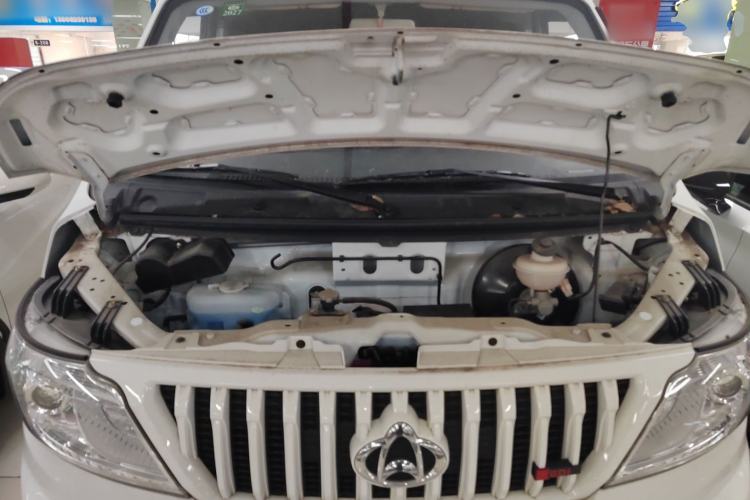 Used CHANGAN KAICHENG Ruixing M60 2023 1.5L GDI Comfort-Class Passenger Vehicle 6/7 Seats Engine Bay