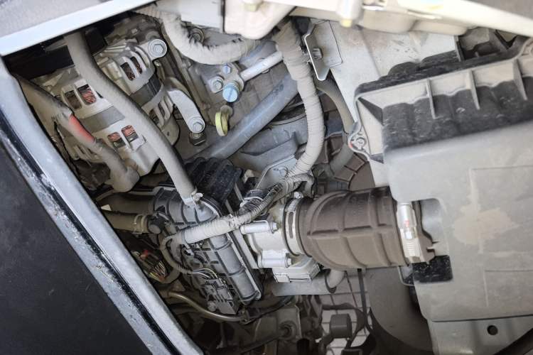 Used CHANGAN KAICHENG Ruixing M60 2023 1.5L GDI Comfort Van 2-Seater Engine Bay Right