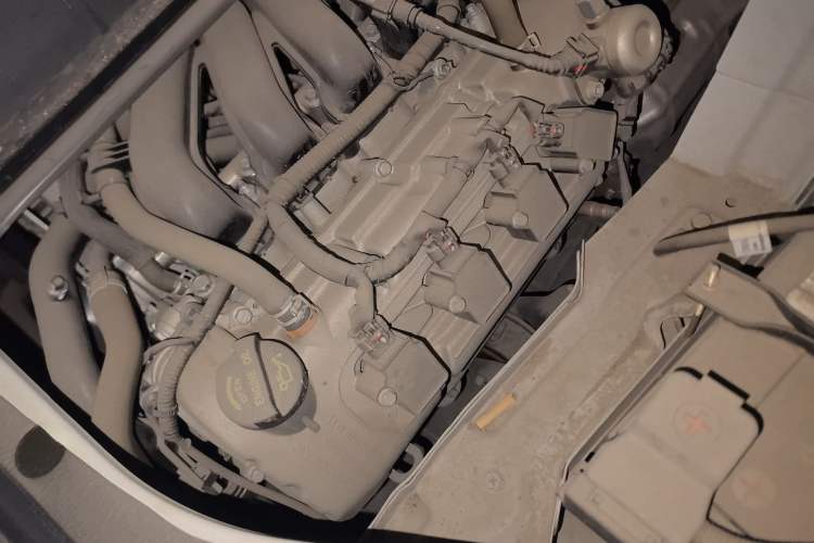 Used CHANGAN KAICHENG Ruixing M60 2023 1.5L GDI Comfort-Class Passenger Vehicle 6/7 Seats Engine Bay Right