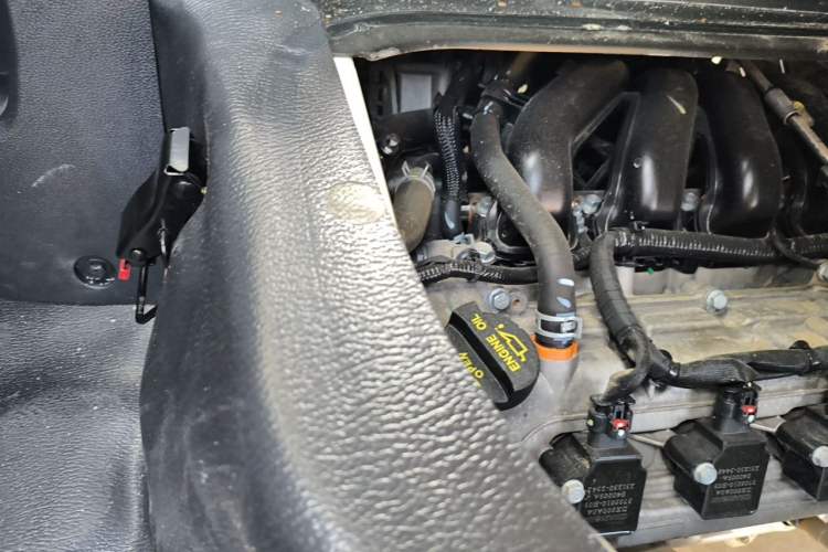 Used CHANGAN KAICHENG Ruixing M60 2023 1.5L GDI Base Model 2-Seat Van Engine Bay Right