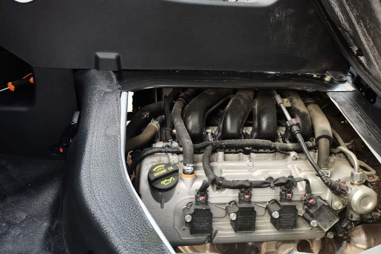 Used CHANGAN KAICHENG Ruixing M60 2023 1.5L GDI Comfort-Class Passenger Vehicle 6/7 Seats Engine Bay Right