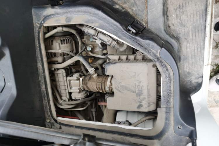 Used CHANGAN KAICHENG Ruixing M60 2023 1.6L CNG Comfort-Grade 6-Seater Passenger Vehicle Engine Bay Right