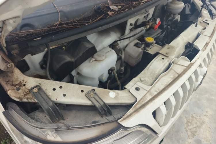 Used CHANGAN KAICHENG Ruixing M60 2023 1.6L CNG Comfort-Grade 6-Seater Passenger Vehicle Engine Bay Right