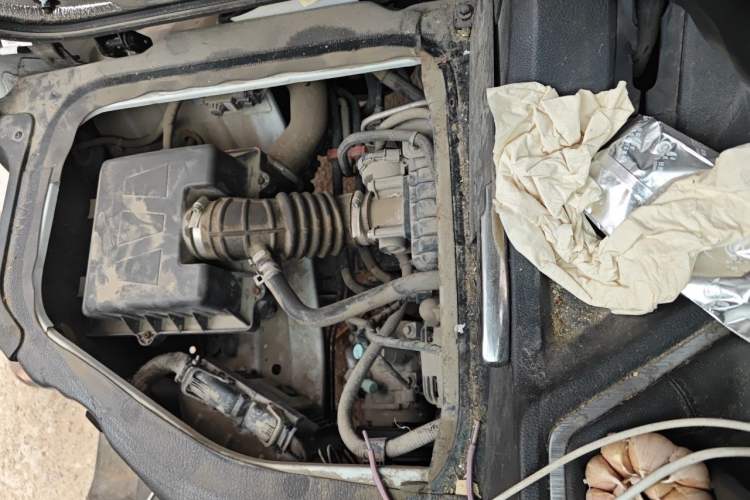 Used CHANGAN KAICHENG Ruixing M60 2023 1.6L CNG Comfort-Grade 6-Seater Passenger Vehicle Engine Bay Right