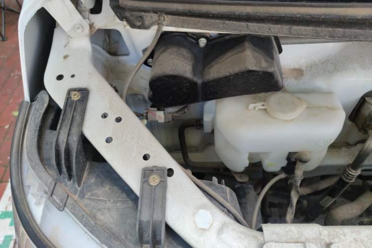 Used CHANGAN KAICHENG Ruixing M60 2023 1.5L GDI Comfort Van 2-Seater Engine Bay Right