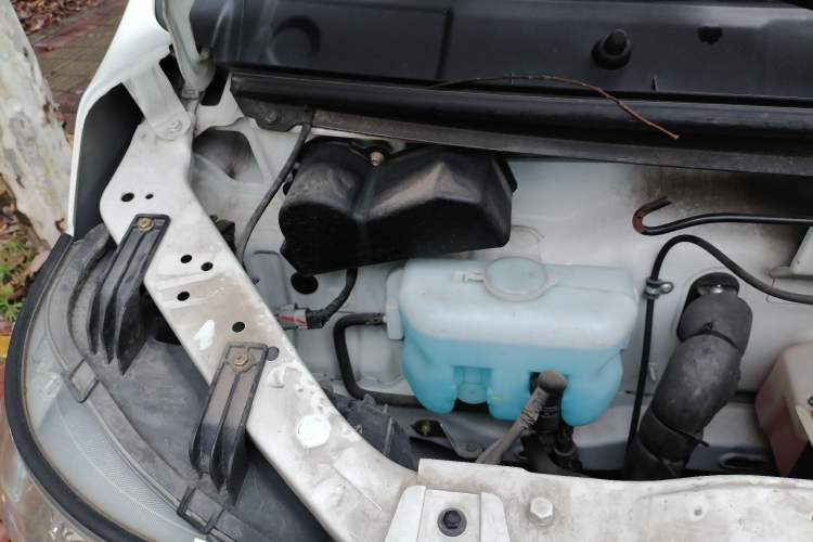 Used CHANGAN KAICHENG Ruixing M60 2023 1.6L CNG Comfort-Grade 6-Seater Passenger Vehicle Engine Bay Right