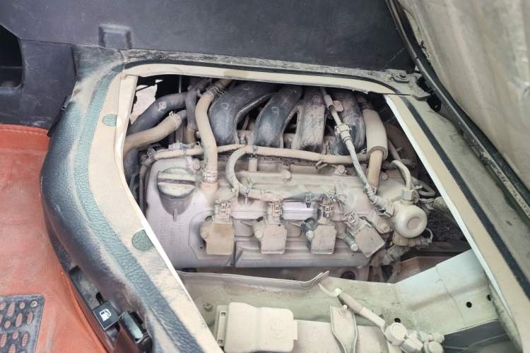 Used CHANGAN KAICHENG Ruixing M60 2023 1.5L GDI Comfort-Class Passenger Vehicle 6/7 Seats Engine Bay