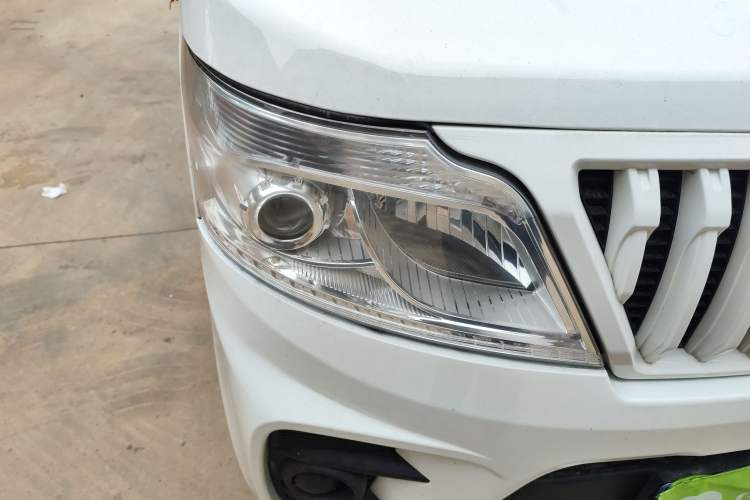 Used CHANGAN KAICHENG Ruixing M60 2023 1.5L GDI Elite Van 2 Seats Exterior 6