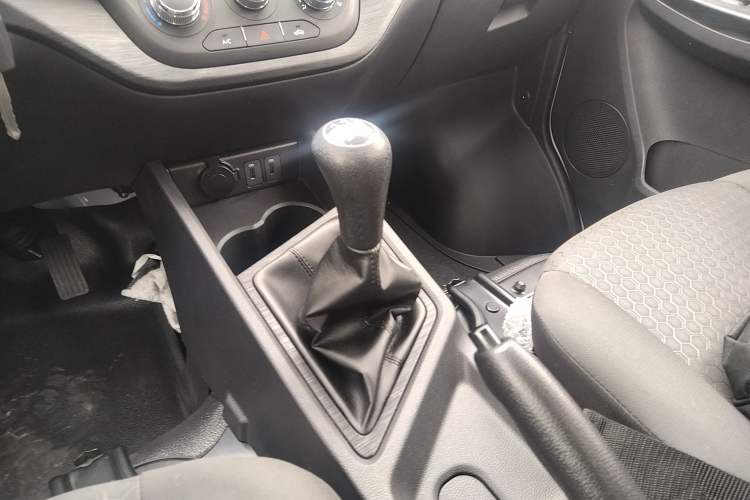 Used CHANGAN KAICHENG Ruixing M60 2023 1.5L GDI Comfort-Class Passenger Vehicle 6/7 Seats Gear Lever