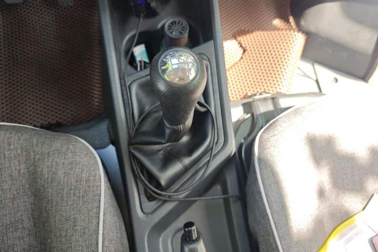 Used CHANGAN KAICHENG Ruixing M60 2023 1.5L GDI Comfort-Class Passenger Vehicle 6/7 Seats Gear Lever