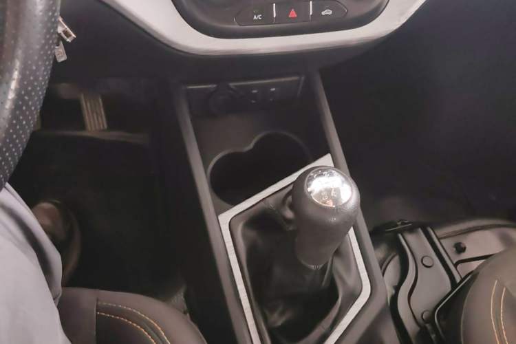 Used CHANGAN KAICHENG Ruixing M60 2023 1.5L GDI Comfort-Class Passenger Vehicle 6/7 Seats Gear Lever