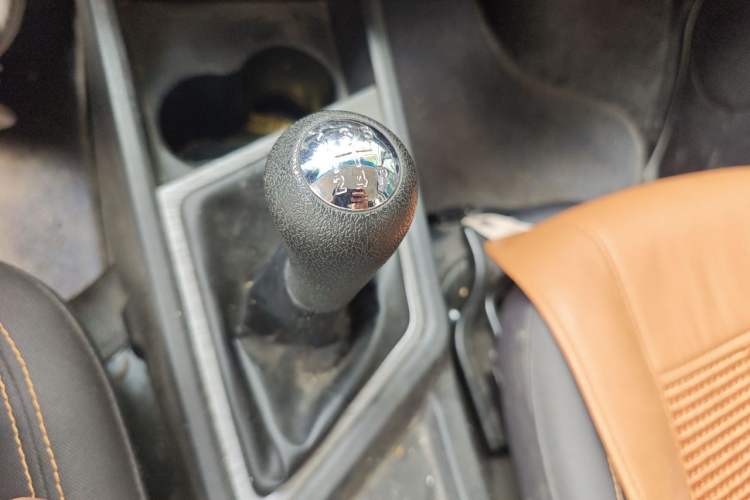 Used CHANGAN KAICHENG Ruixing M60 2023 1.5L GDI Elite-Class Passenger Vehicle 6/7 Seats Gear Lever