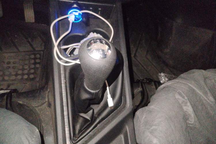 Used CHANGAN KAICHENG Ruixing M60 2023 1.5L GDI Comfort-Class Passenger Vehicle 6/7 Seats Gear Lever