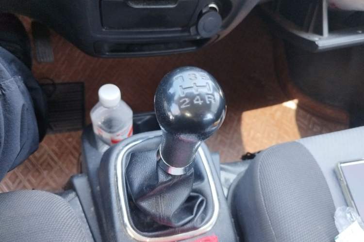 Used CHANGAN KAICHENG Ruixing M60 2023 1.6L CNG Comfort-Grade 6-Seater Passenger Vehicle Gear Lever