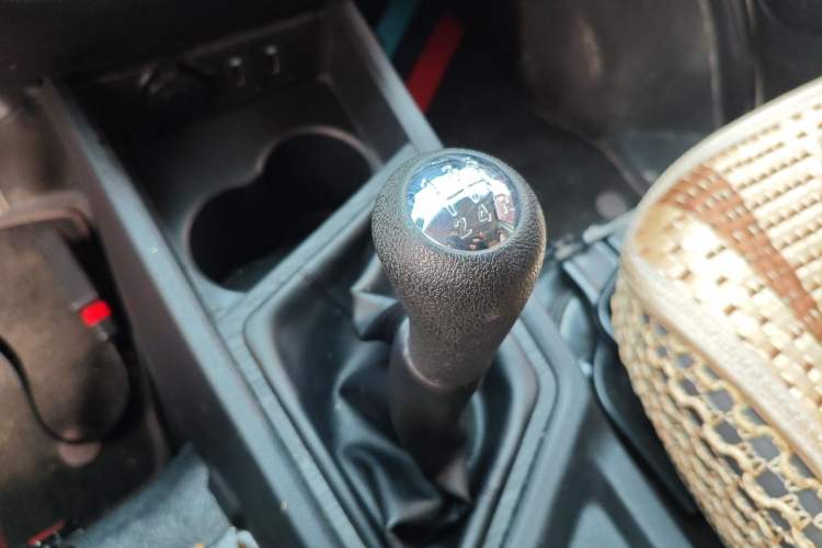 Used CHANGAN KAICHENG Ruixing M60 2023 1.5L GDI Comfort-Class Passenger Vehicle 6/7 Seats Gear Lever