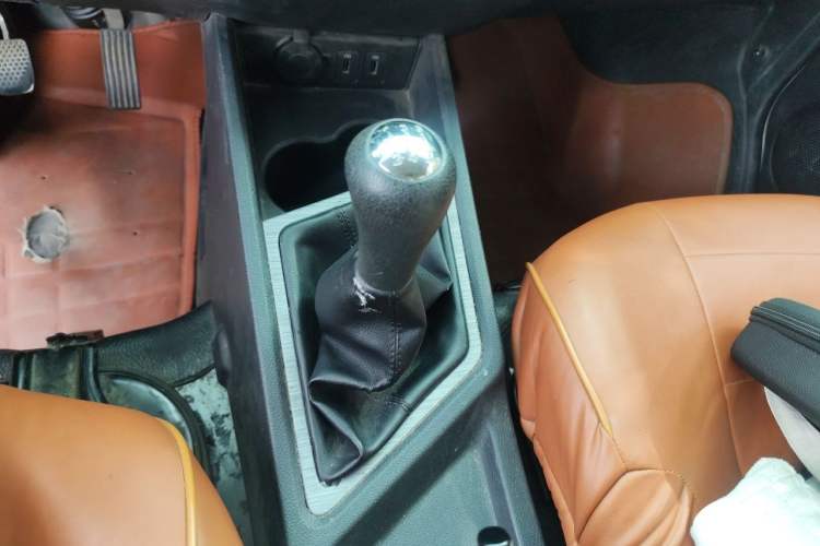 Used CHANGAN KAICHENG Ruixing M60 2023 1.5L GDI Comfort-Class Passenger Vehicle 6/7 Seats Gear Lever