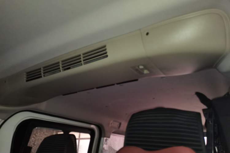 Used CHANGAN KAICHENG Ruixing M60 2023 1.6L CNG Comfort-Grade 6-Seater Passenger Vehicle Headliner