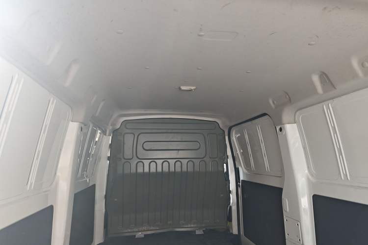 Used CHANGAN KAICHENG Ruixing M60 2023 1.5L GDI Comfort Van 2-Seater Headliner