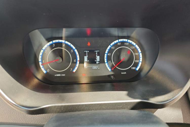 Used CHANGAN KAICHENG Ruixing M60 2023 1.5L GDI Comfort-Class Passenger Vehicle 6/7 Seats Instrument Cluster