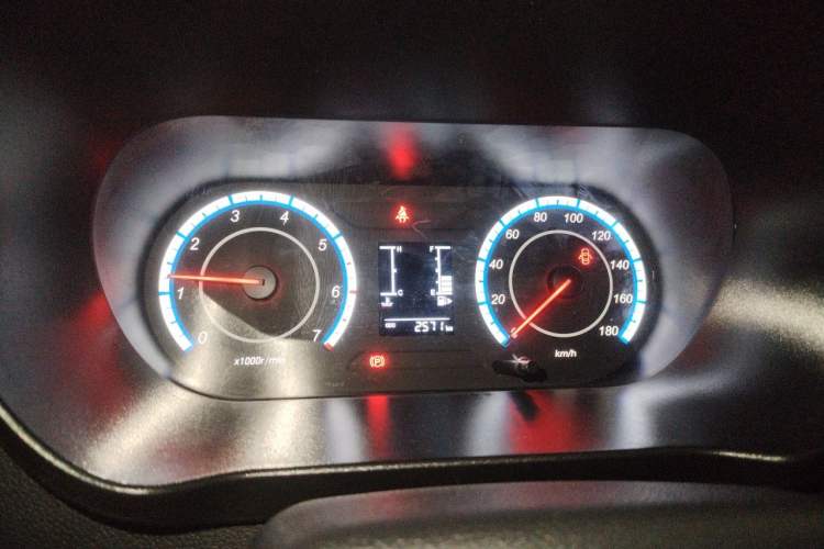Used CHANGAN KAICHENG Ruixing M60 2023 1.5L GDI Comfort-Class Passenger Vehicle 6/7 Seats Instrument Cluster