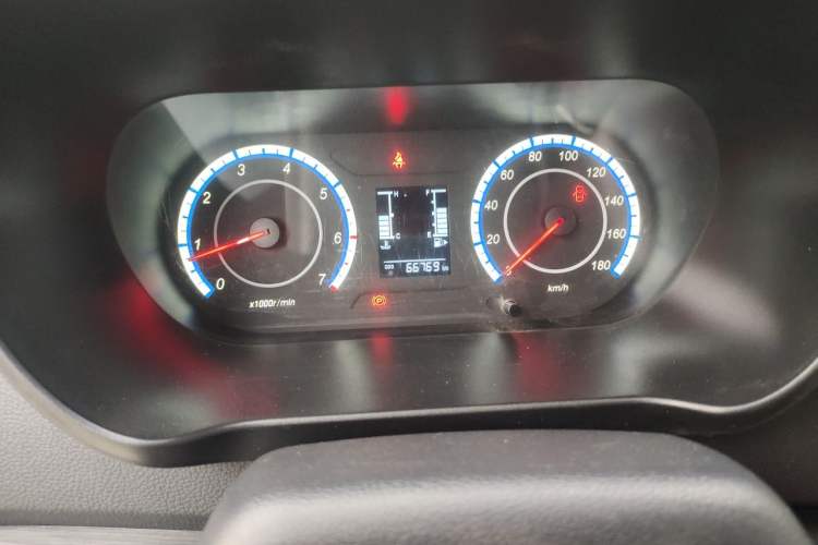 Used CHANGAN KAICHENG Ruixing M60 2023 1.5L GDI Comfort-Class Passenger Vehicle 6/7 Seats Instrument Cluster