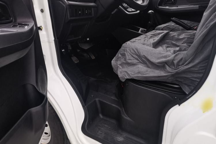 Used CHANGAN KAICHENG Ruixing M60 2023 1.5L GDI Basic Model Passenger Vehicle 6/7 Seats Interior 2