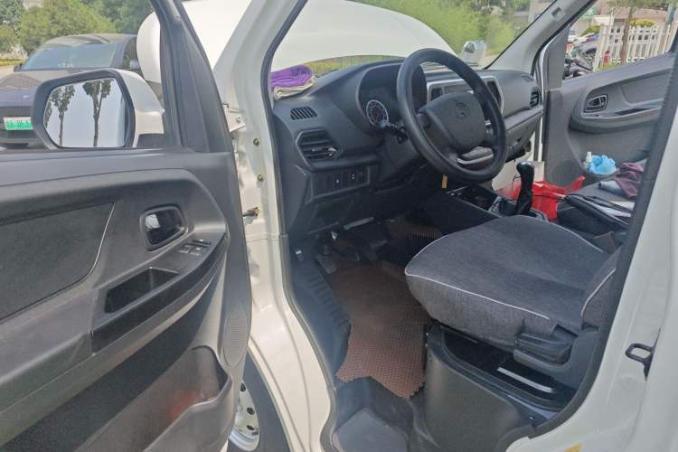 Used CHANGAN KAICHENG Ruixing M60 2023 1.5L GDI Comfort-Class Passenger Vehicle 6/7 Seats Interior 3