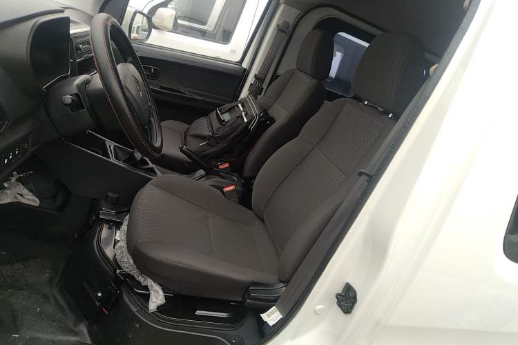 Used CHANGAN KAICHENG Ruixing M60 2023 1.5L GDI Comfort-Class Passenger Vehicle 6/7 Seats Left Front Seat
