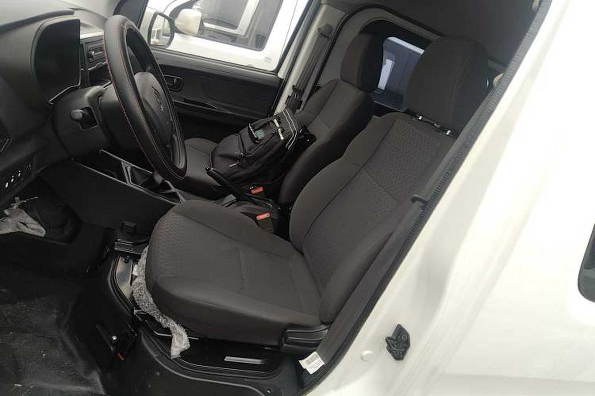 Used CHANGAN KAICHENG Ruixing M60 2023 1.5L GDI Comfort-Class Passenger Vehicle 6/7 Seats Left Front Seat