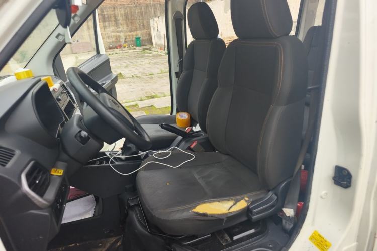Used CHANGAN KAICHENG Ruixing M60 2023 1.6L CNG Comfort-Grade 6-Seater Passenger Vehicle Left Front Seat