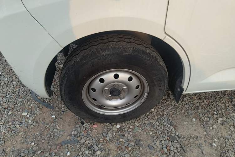 Used CHANGAN KAICHENG Ruixing M60 2023 1.5L GDI Comfort-Class Passenger Vehicle 6/7 Seats Left Front Wheel Hub