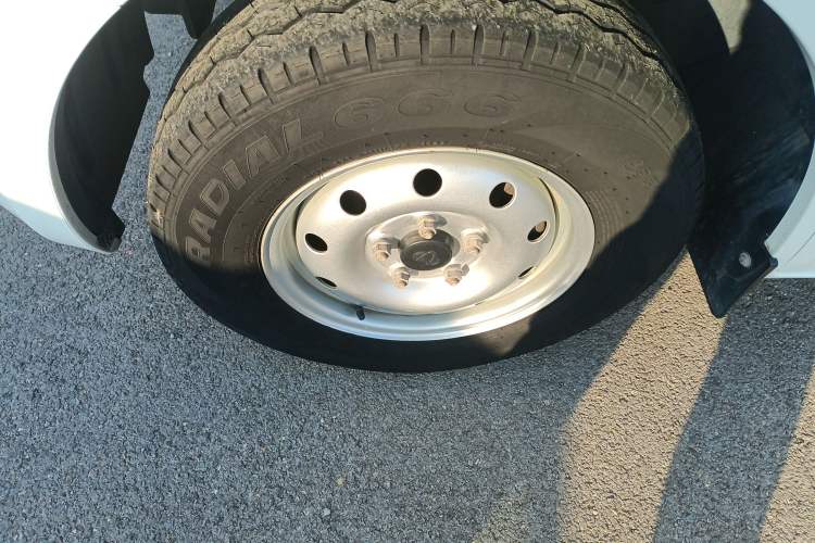 Used CHANGAN KAICHENG Ruixing M60 2023 1.5L GDI Elite Van 2 Seats Left Front Wheel Hub