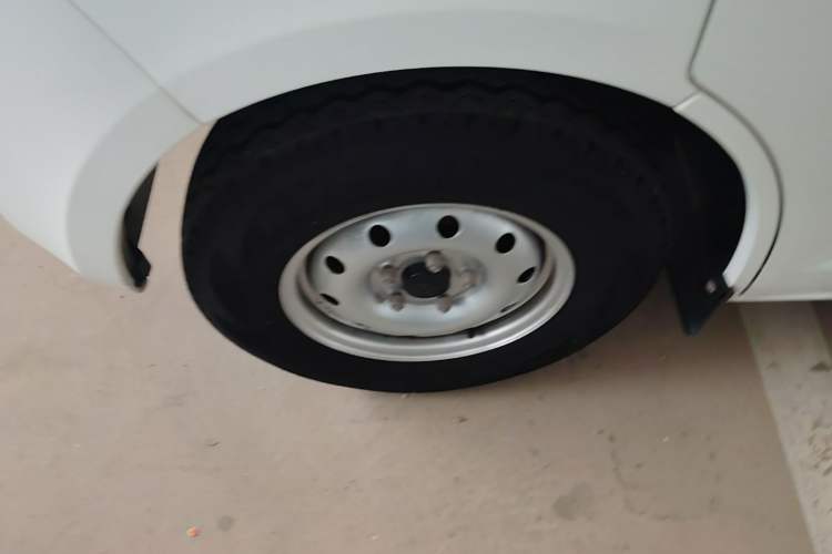 Used CHANGAN KAICHENG Ruixing M60 2023 1.5L GDI Comfort-Class Passenger Vehicle 6/7 Seats Left Front Wheel Hub