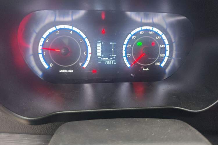 Used CHANGAN KAICHENG Ruixing M60 2023 1.6L CNG Comfort-Grade 6-Seater Passenger Vehicle Odometer Close Up