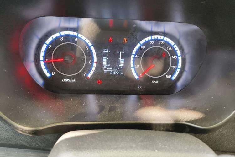 Used CHANGAN KAICHENG Ruixing M60 2023 1.6L CNG Comfort-Grade 6-Seater Passenger Vehicle Odometer Close Up