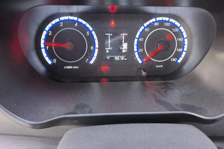 Used CHANGAN KAICHENG Ruixing M60 2023 1.5L GDI Comfort Van 2-Seater Odometer Close Up