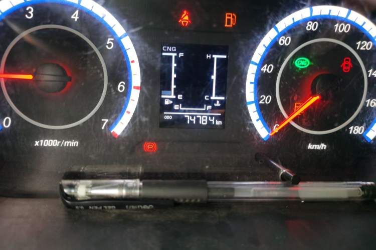 Used CHANGAN KAICHENG Ruixing M60 2023 1.6L CNG Comfort-Grade 6-Seater Passenger Vehicle Odometer Close Up