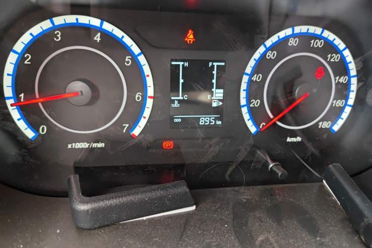 Used CHANGAN KAICHENG Ruixing M60 2023 1.5L GDI Comfort-Class Passenger Vehicle 6/7 Seats Odometer Close Up