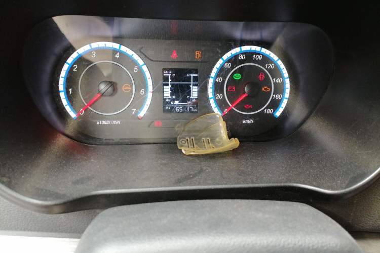 Used CHANGAN KAICHENG Ruixing M60 2023 1.6L CNG Comfort-Grade 6-Seater Passenger Vehicle Odometer Close Up