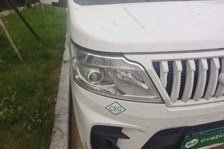Used CHANGAN KAICHENG Ruixing M60 2023 1.6L CNG Comfort-Grade 6-Seater Passenger Vehicle Right Front Headlight
