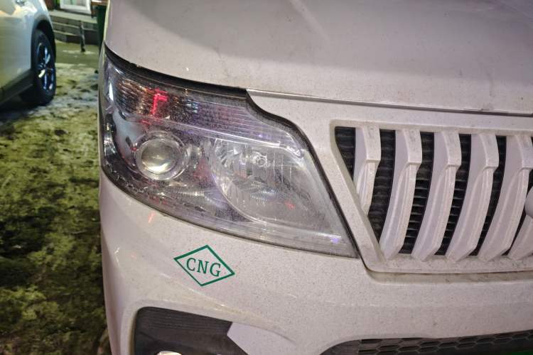 Used CHANGAN KAICHENG Ruixing M60 2023 1.6L CNG Comfort-Grade 6-Seater Passenger Vehicle Right Front Headlight